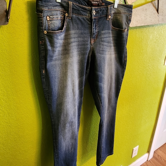 Torrid Premium Medium Wash Jeans Size 12 - Picture 4 of 9